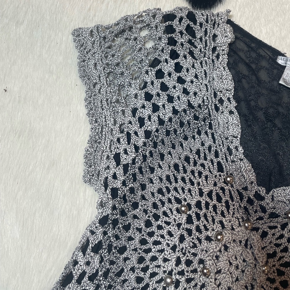 Alberto Makali short sleeve, V-neck crochet tunic top - Picture 5 of 6